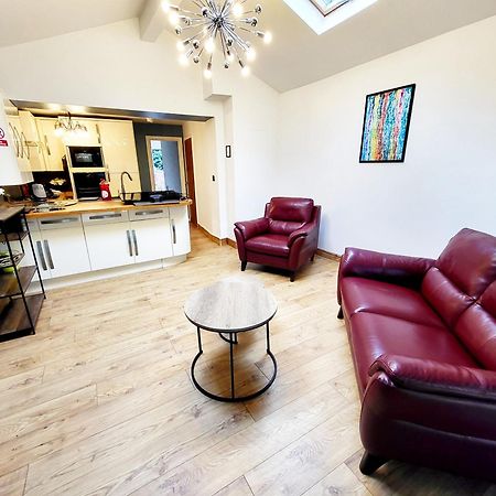 Apartament 3-Bed Family Haven With Free Parking Huddersfield Zewnętrze zdjęcie